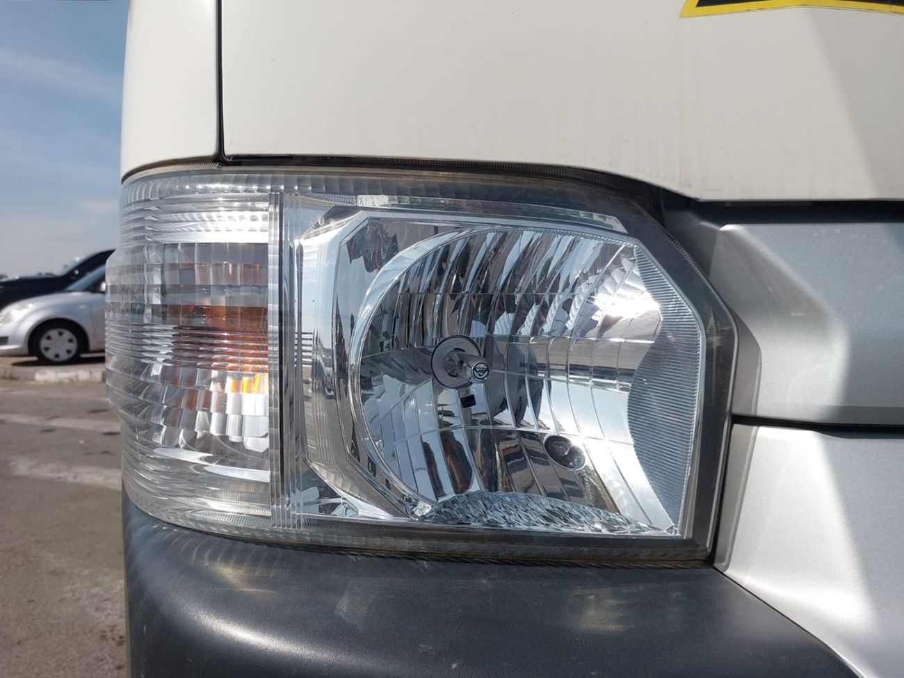 تويوتا هاياس TOYOTA HIACE VAN RHD 2015 MODEL 2.7L PETROL AUTOMATIC(PM55169)