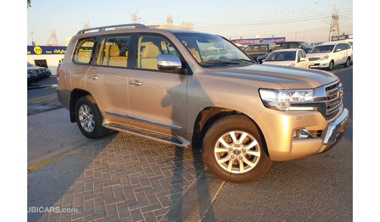 Toyota Land Cruiser GXR - V6 - PETROL (FULL OPTION)