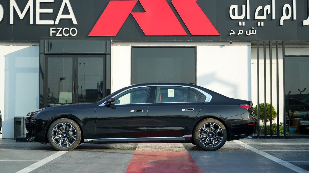 بي أم دبليو 735i 735i V6 Black 2026MY Export Only