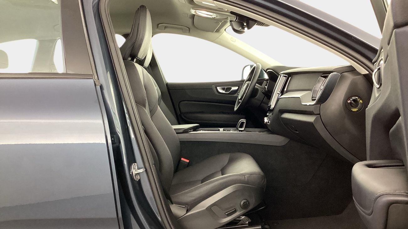 فولفو XC 60 B5 CORE AT | شامل الضمان | 0 ﺪﻔﻋﺓ ﺃﻮﻟﻯ