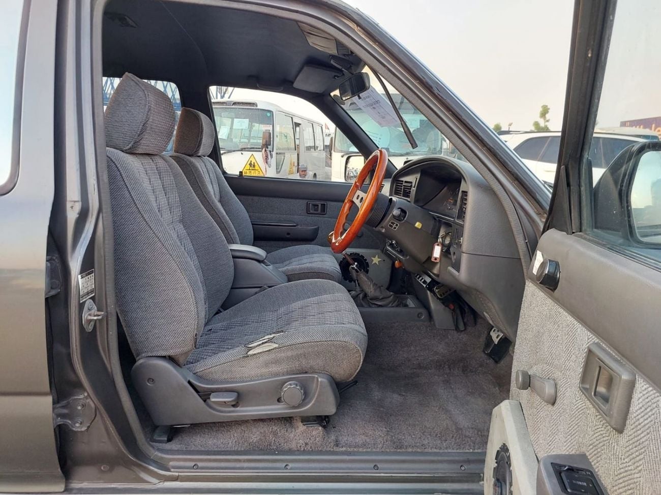 تويوتا هيلوكس 1989 TOYOTA HILUX PICK UP RHD DIESEL MANUAL(PM13672)