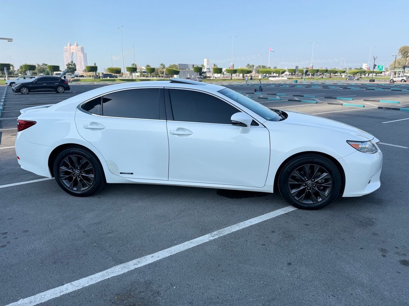 لكزس ES300h Hybrid 2.5L