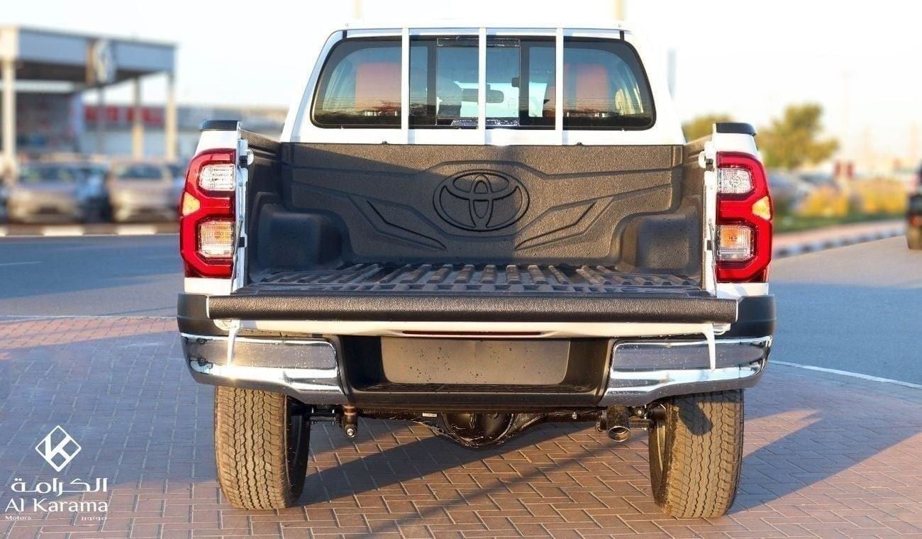 Toyota Hilux 2.7L | SR5 | PUSH START | BSM | Bedliner | WOODEN INTERIOR | GCC Specs
