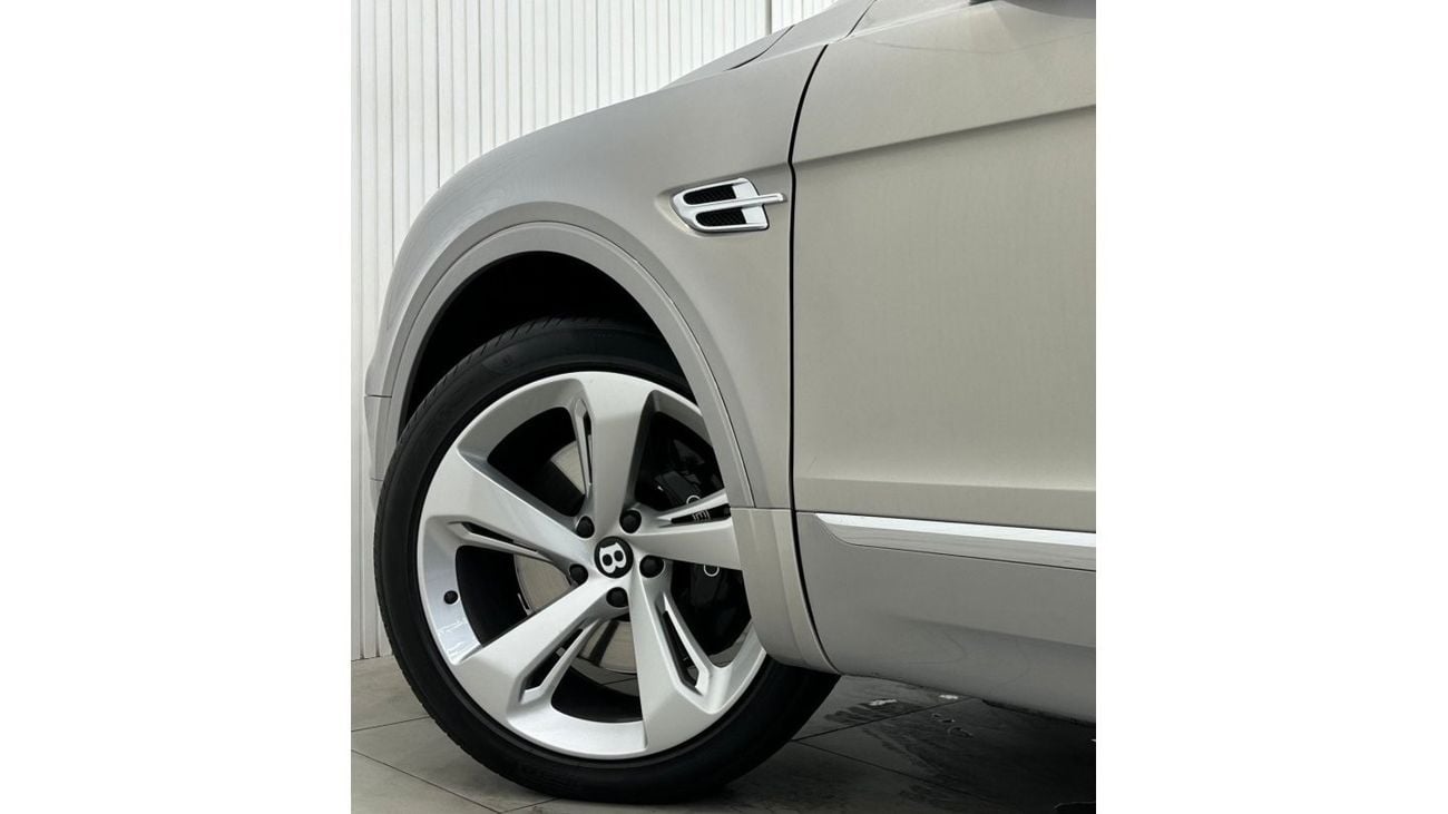 Bentley Bentayga 2017 Bentley Bentayga First Edition W12, Full Service History + Service Contract, Full Options, GCC