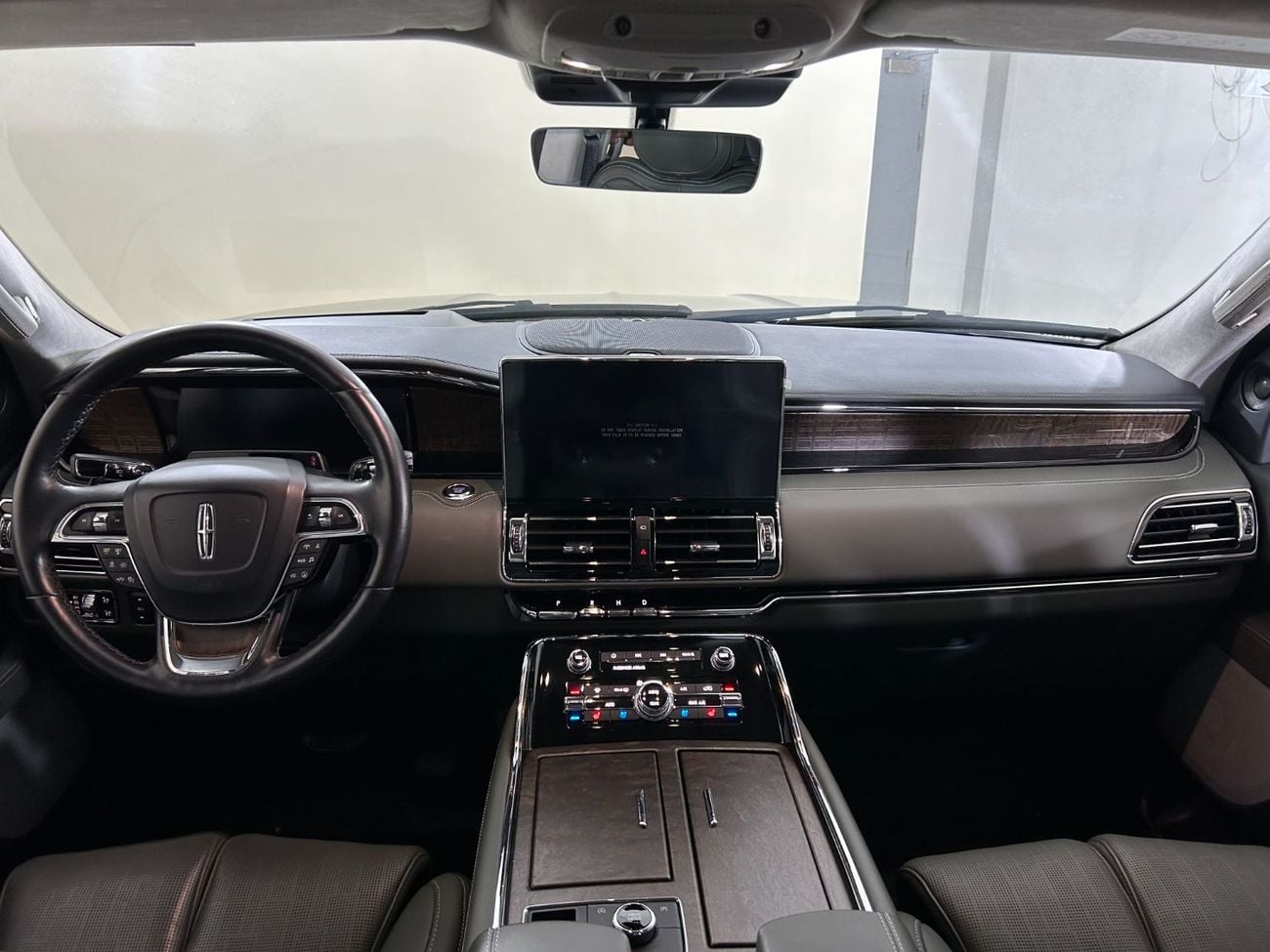Lincoln Navigator PRESIDENTIAL /N1923 / AL TAYER MOTORS / AL QOUZ SHOWROOM