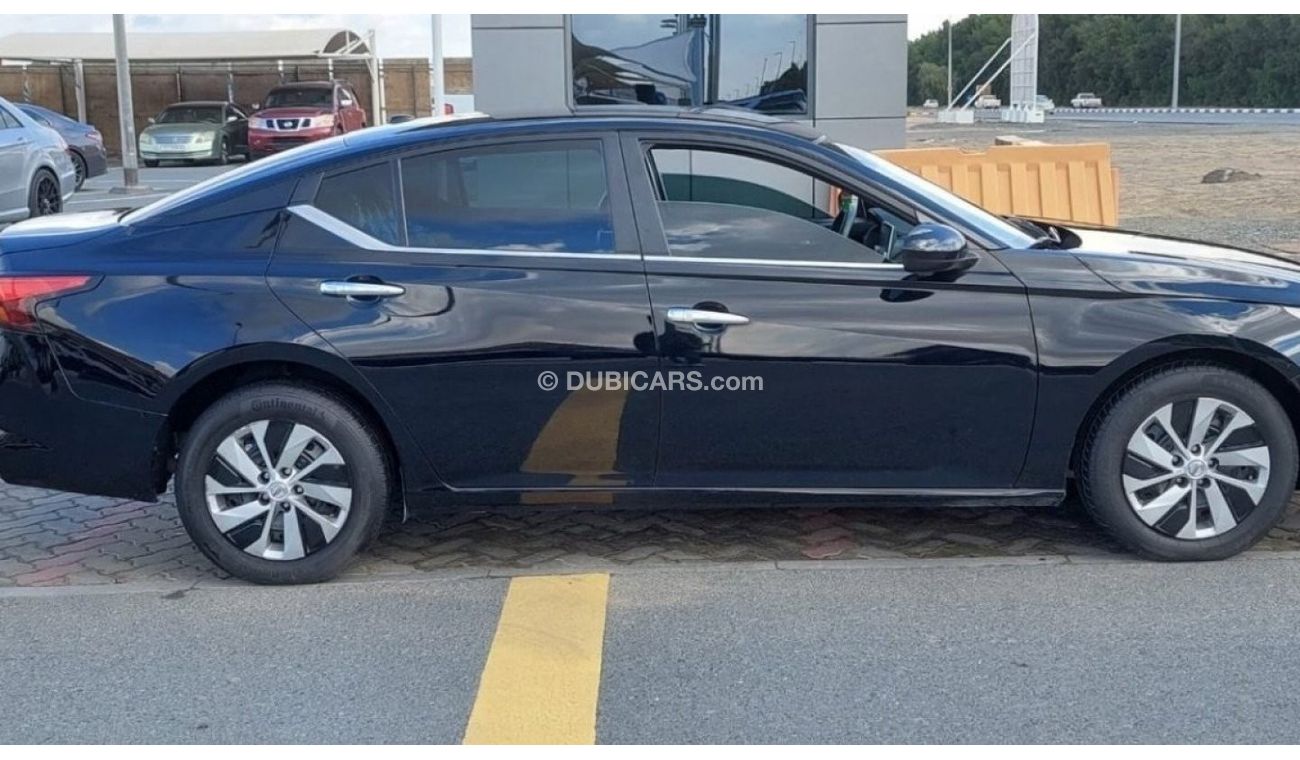 Nissan Altima SV Low mileage