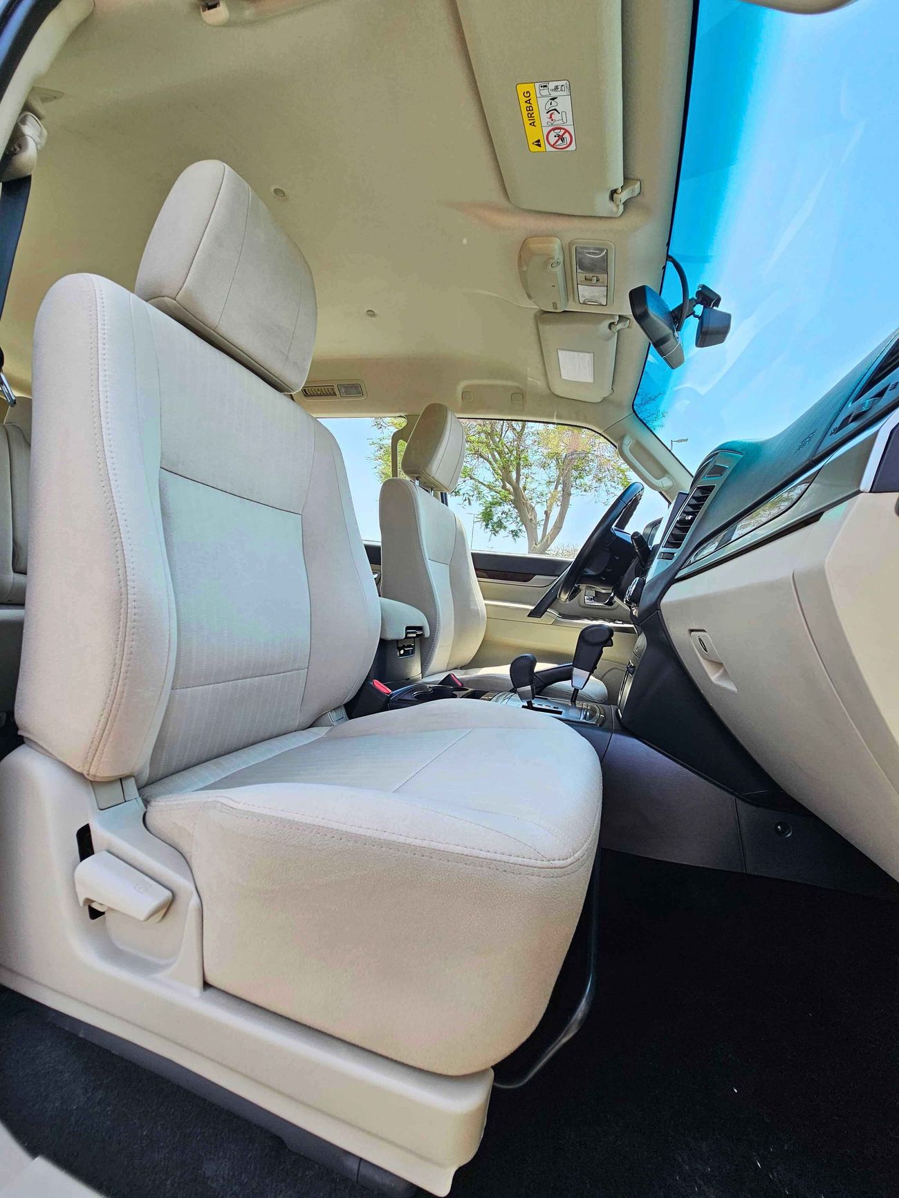 ميتسوبيشي باجيرو GLS 3.5/ 4WD/ LEATHER/ DVD CAMERA/  LOW MILEAGE/ 861 MONTHLY/ LOT#14455