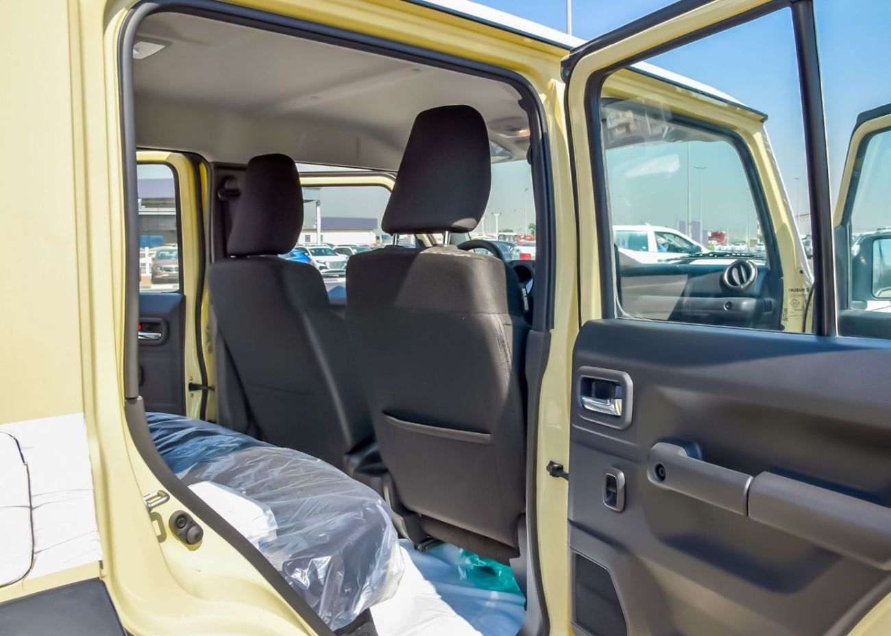 سوزوكي جيمني GLX · 1.5L · 4 Cyl · Automatic · Petrol · SUV/Crossover · Four Wheel Drive · 4 seats · 5 door Petrol 5-Door Automatic 4WD (GCC Specs) – 2026 | For Export Only