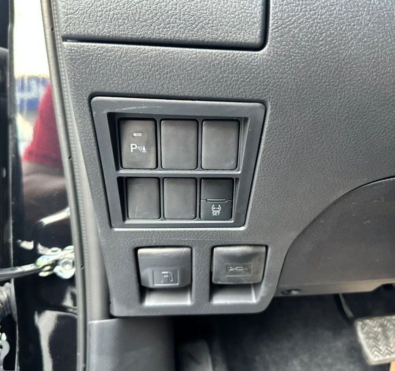 Toyota Fortuner TOYOTA FORTUNER 2.7L Digital AC 2025 (EXPORT ONLY)