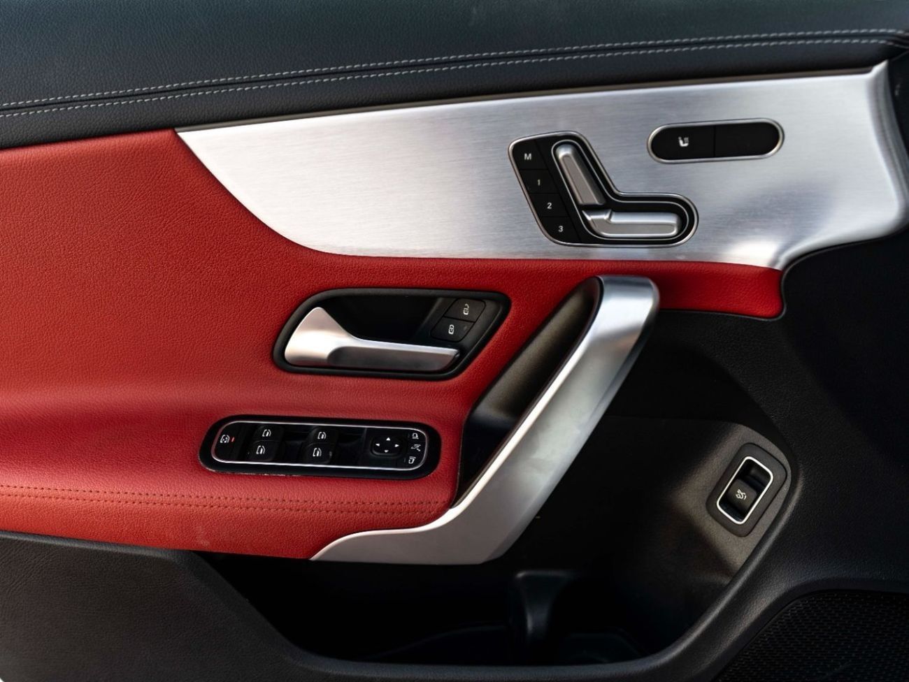 Mercedes-Benz CLA 250 Std 2.0L (221 HP)