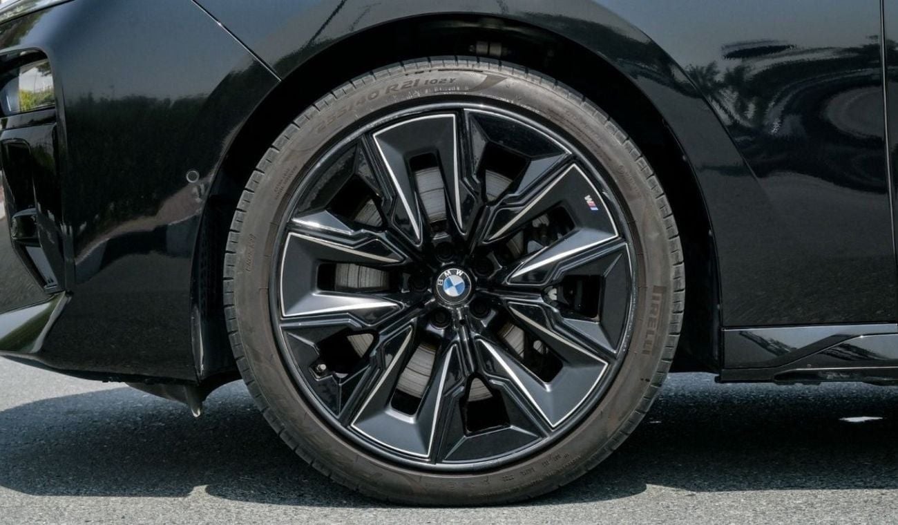 BMW 740Li BMW 740i 2023 Excellent Condition with 5 Years Dealer Warranty and Service contract AGMC