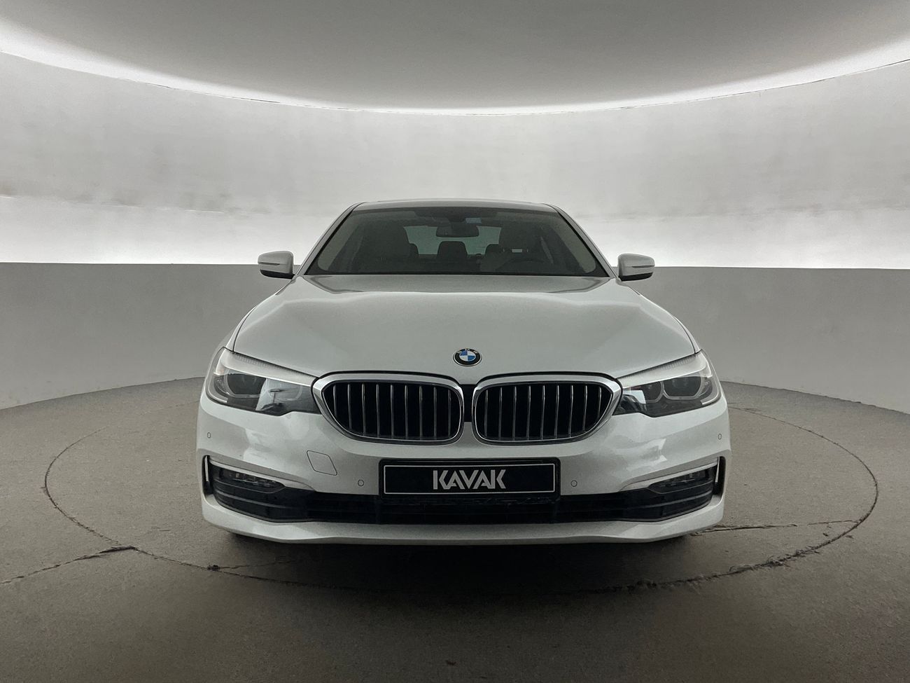 بي أم دبليو 520i Executive | شامل الضمان | 0 ﺪﻔﻋﺓ ﺃﻮﻟﻯ