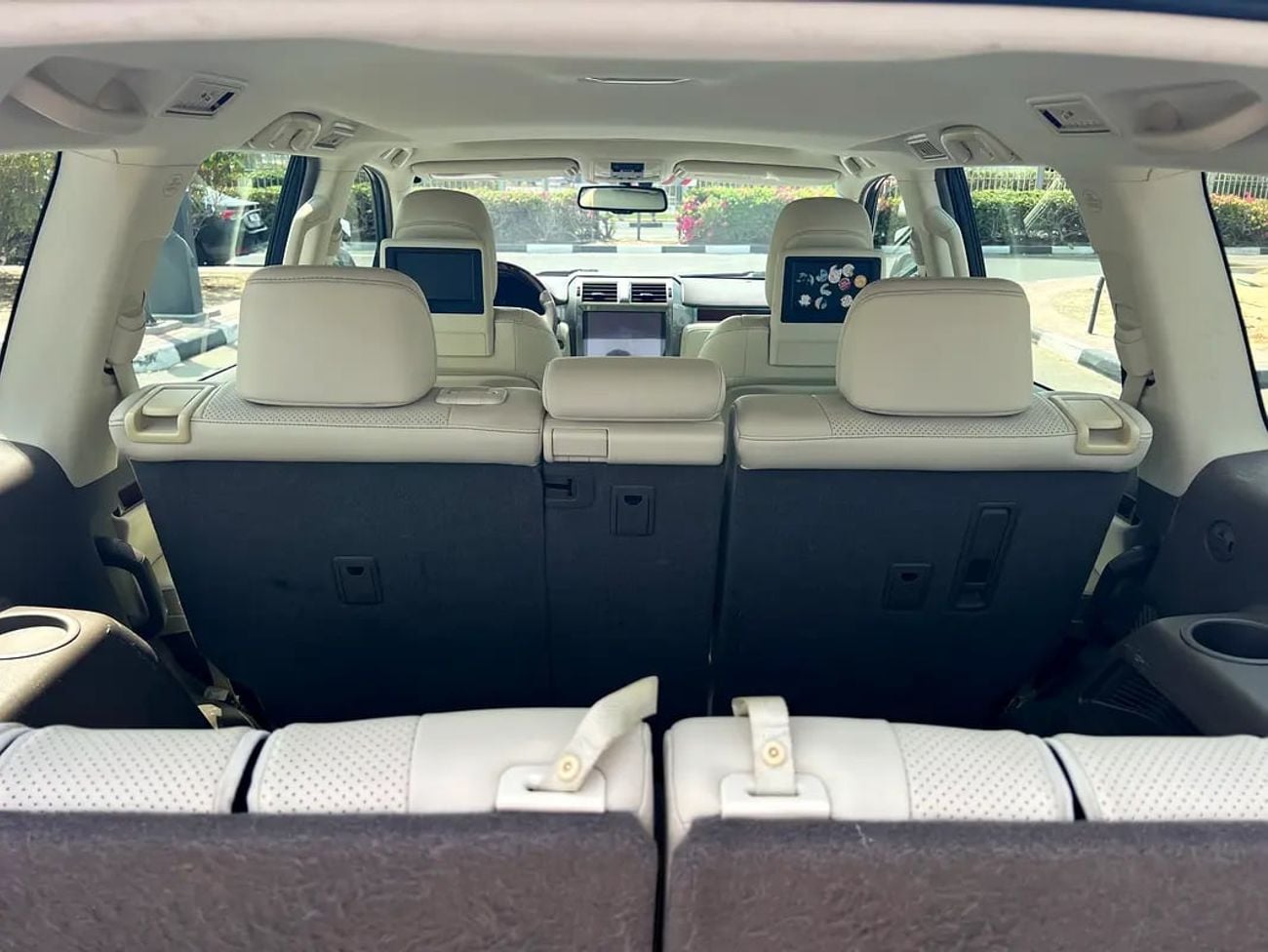 Lexus GX460 GX 460 Platinum | GCC Specs full service history from al Futtaim | Excellent Condition