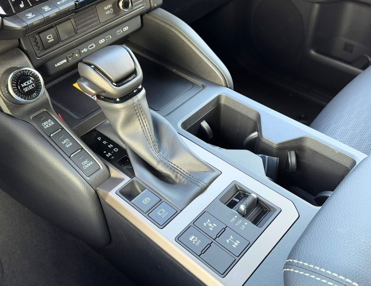 تويوتا برادو FIRST EDITION /  2.4L V4 PETROL / PWR WITH LEATHER SEATS / 360* WITH RADAR (CODE # 69022)