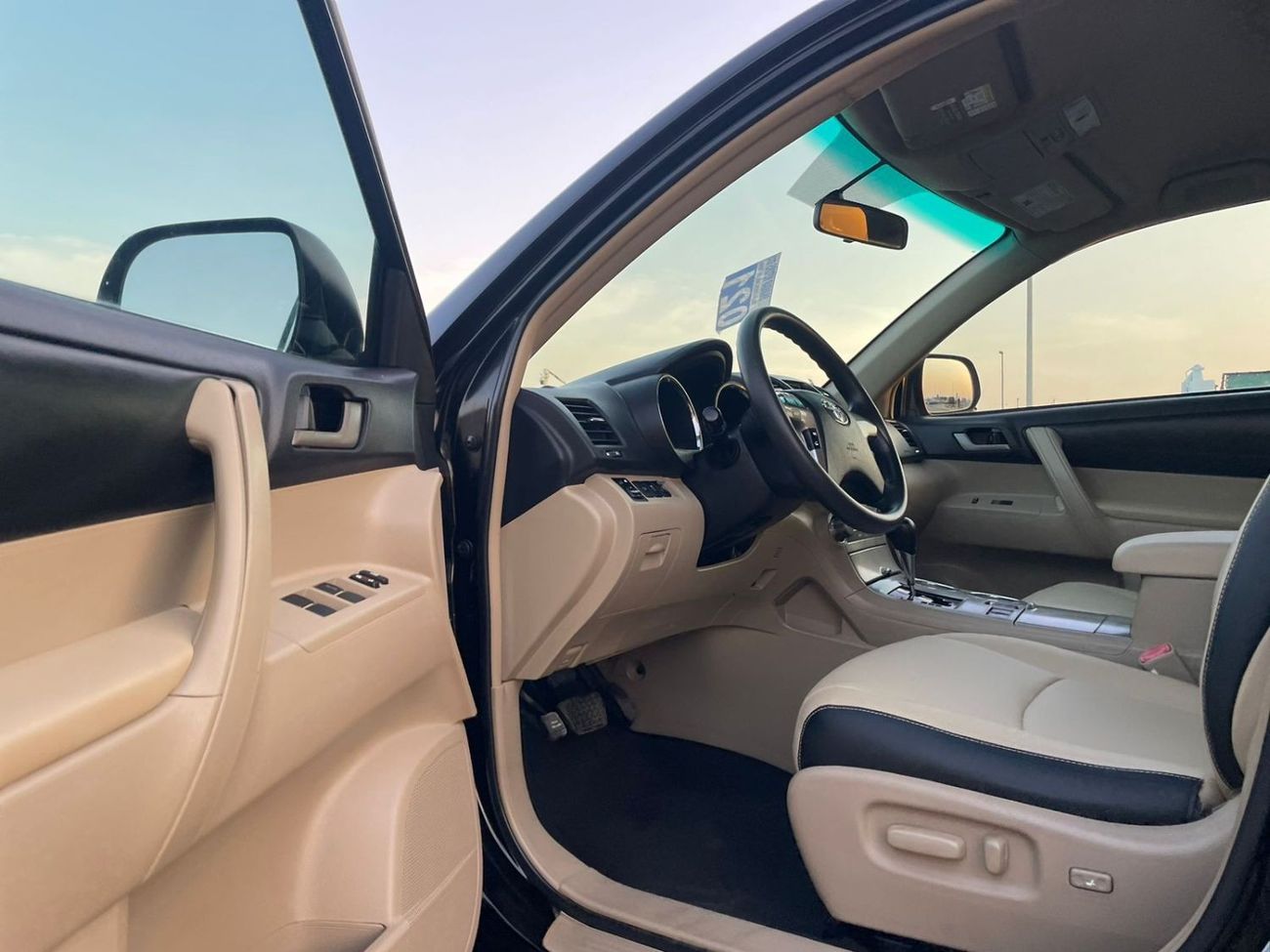 Toyota Highlander 2011 Toyota Highlander MidOption+ Electric Seats & Rear CAM - 7 Seater 3.5L V6 - 4x4 AWD - 79,000 Mi