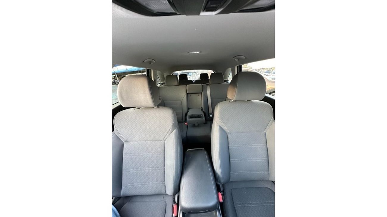 Kia Sorento car in good condition 2019 with engine capacity 3.3