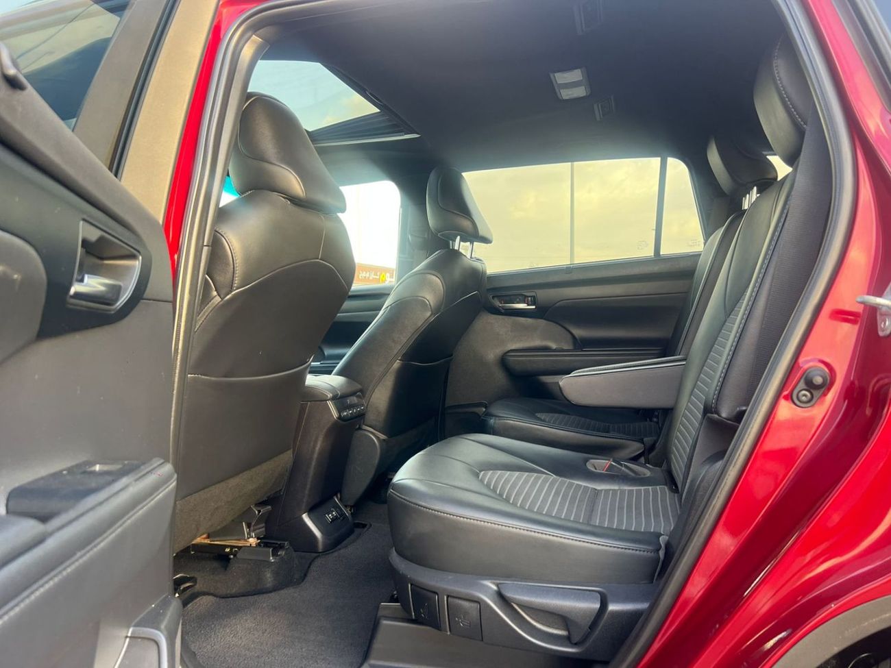 تويوتا هايلاندر 2021 Toyota Highlander XSE AWD Full Option - 3.5L V6 - Rear Camera & Sensor - Sunroof - Leather Seat