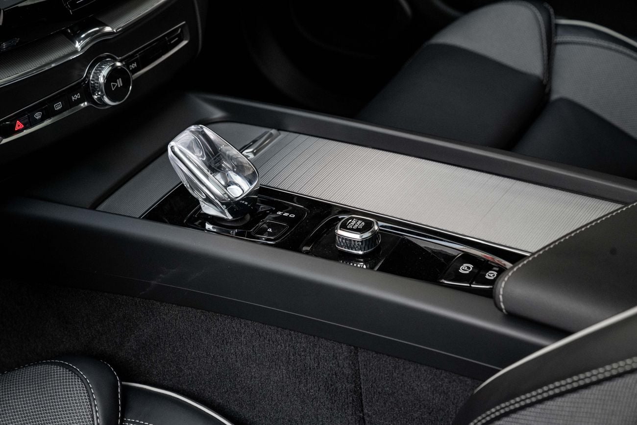 فولفو XC 60 B5 ULTIMATE DARK XC60 B5 Ultimate Dark | 2,448 P.M | 0% Downpayment | WARRANTY