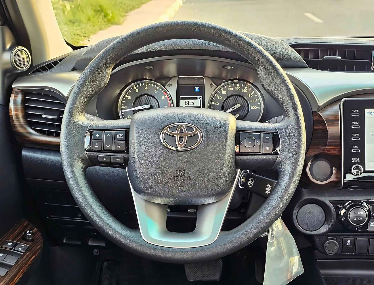 تويوتا هيلوكس 2.7L Petrol / Automatic Gear / FULL OPTION  (CODE # 67998)