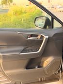 تويوتا راف ٤ XLE 4x4 Drive Full option/ sunroof, push start