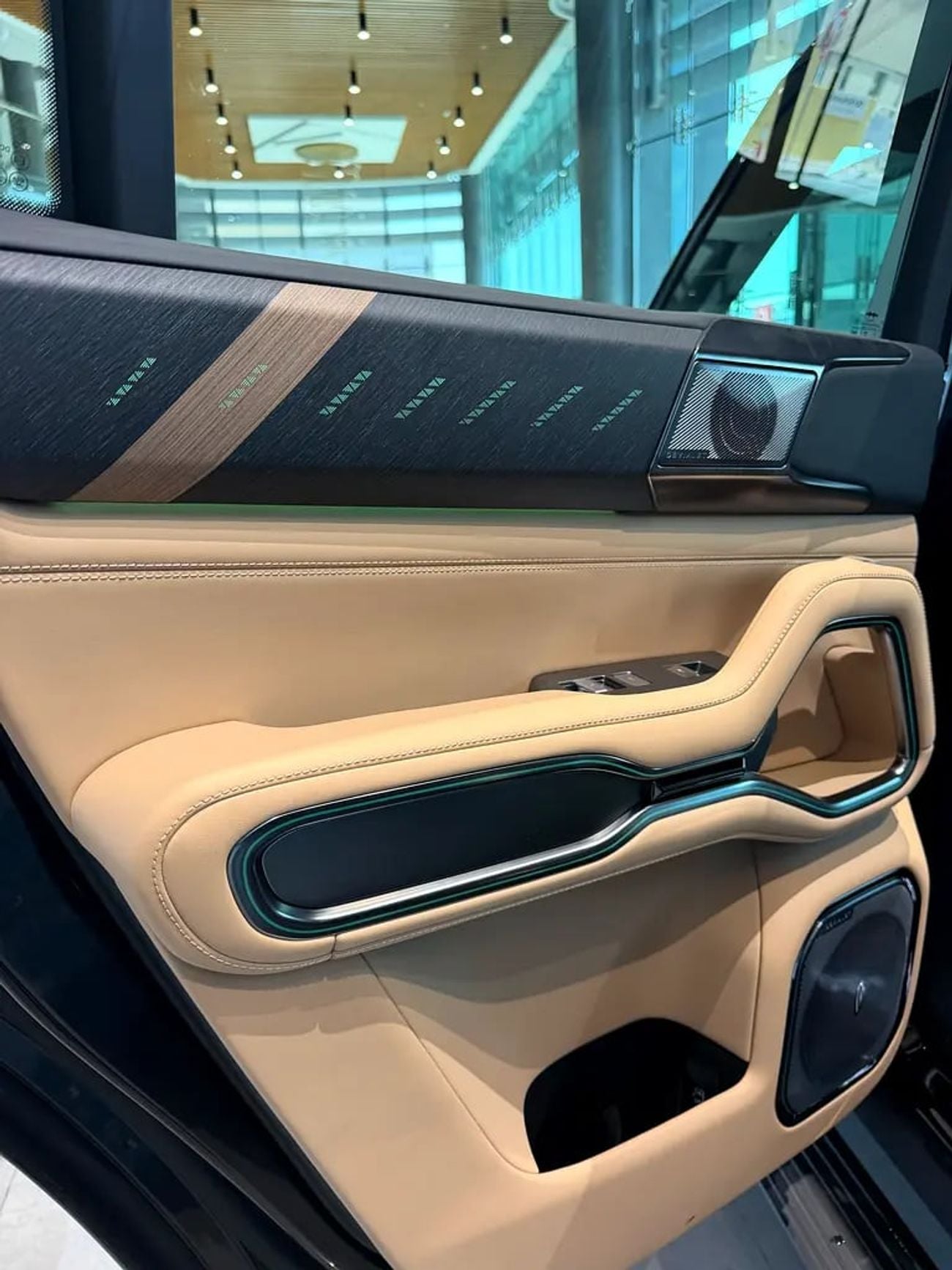 بي واي دي ليوبارد 8 Luxury Chinese Specs
