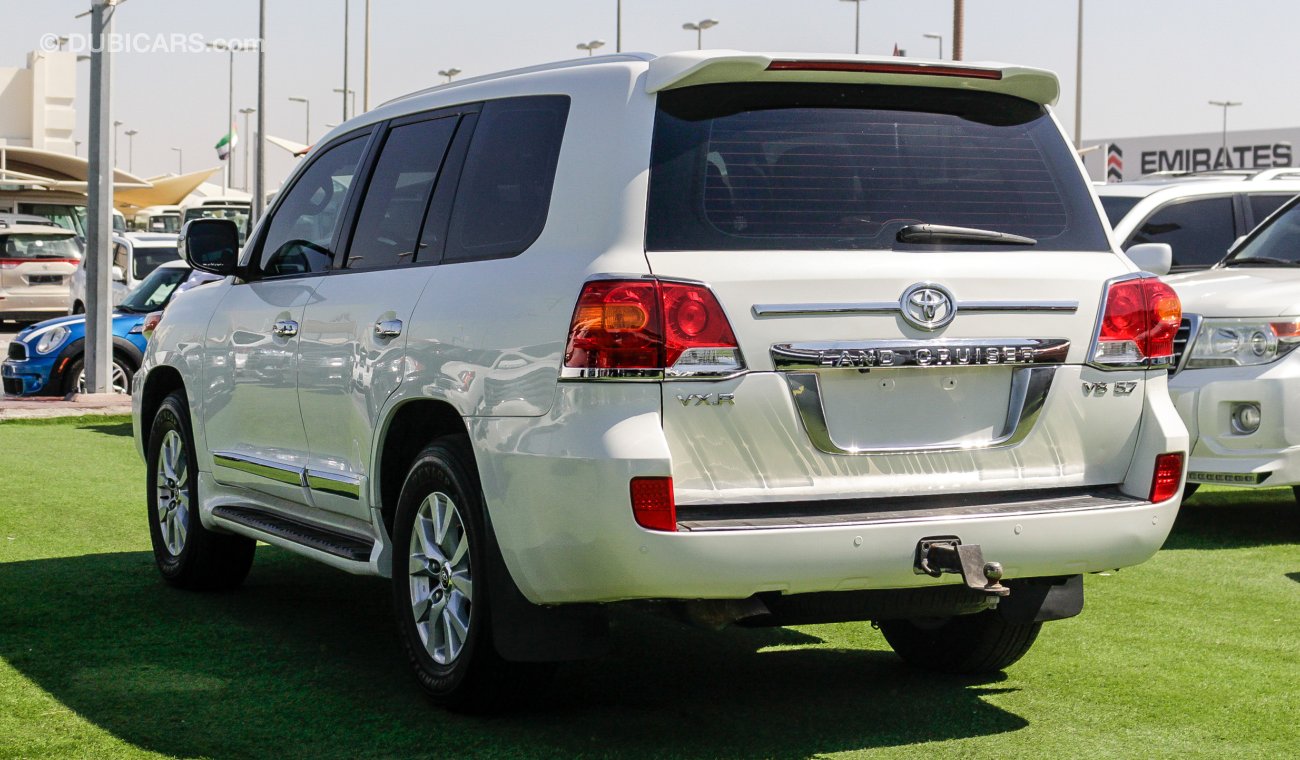 Toyota Land Cruiser VXR V8 5.7L