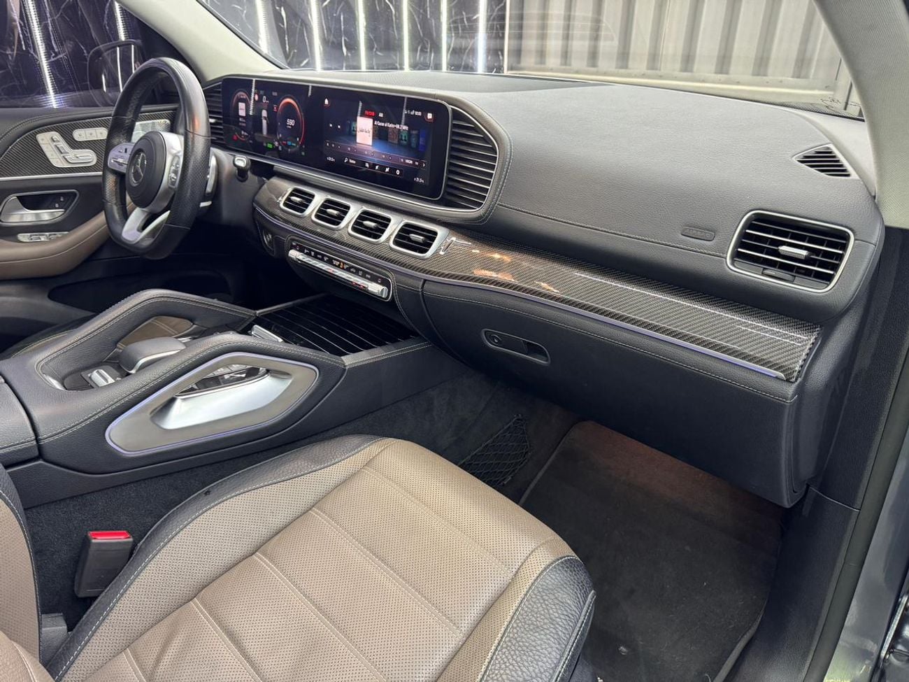 مرسيدس بنز GLS 580 2020 Mercedes-Benz GLS 580 4MATIC GCC