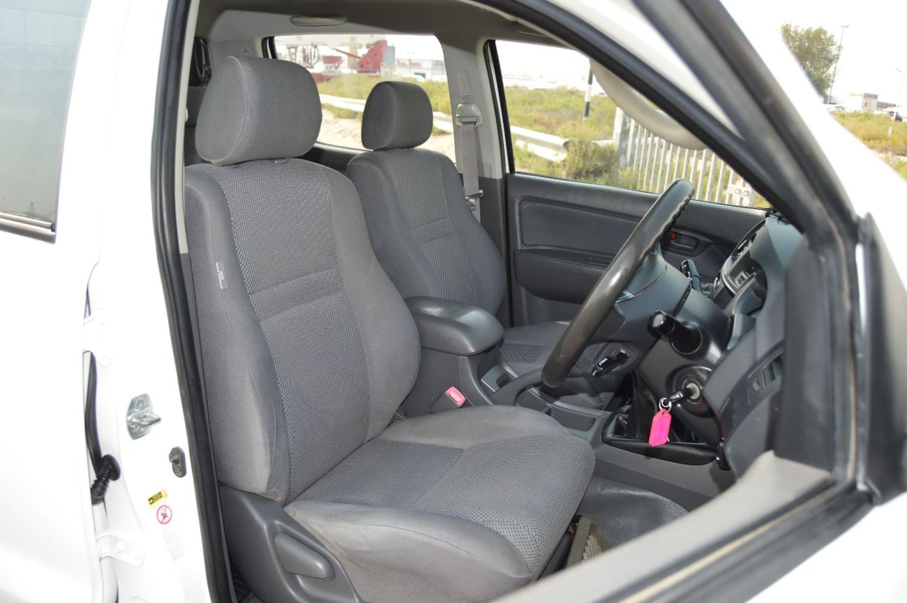Toyota Hilux Double cabin 3.0L, perfect inside and outside