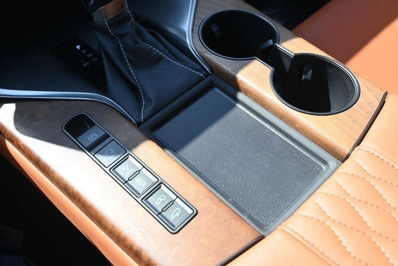 لكزس LX 600 Lexus LX600 VIP w/Black Pkg 3.5L Twin-Turbo V6, Petrol Model 2024, Color Black