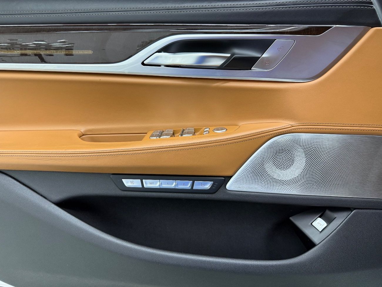 BMW 750Li xDrive 4.4L (530 HP)