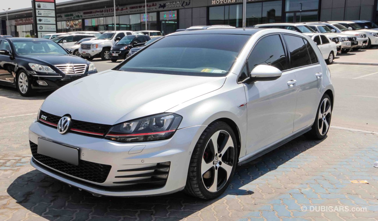 فولكس واجن جولف GTI