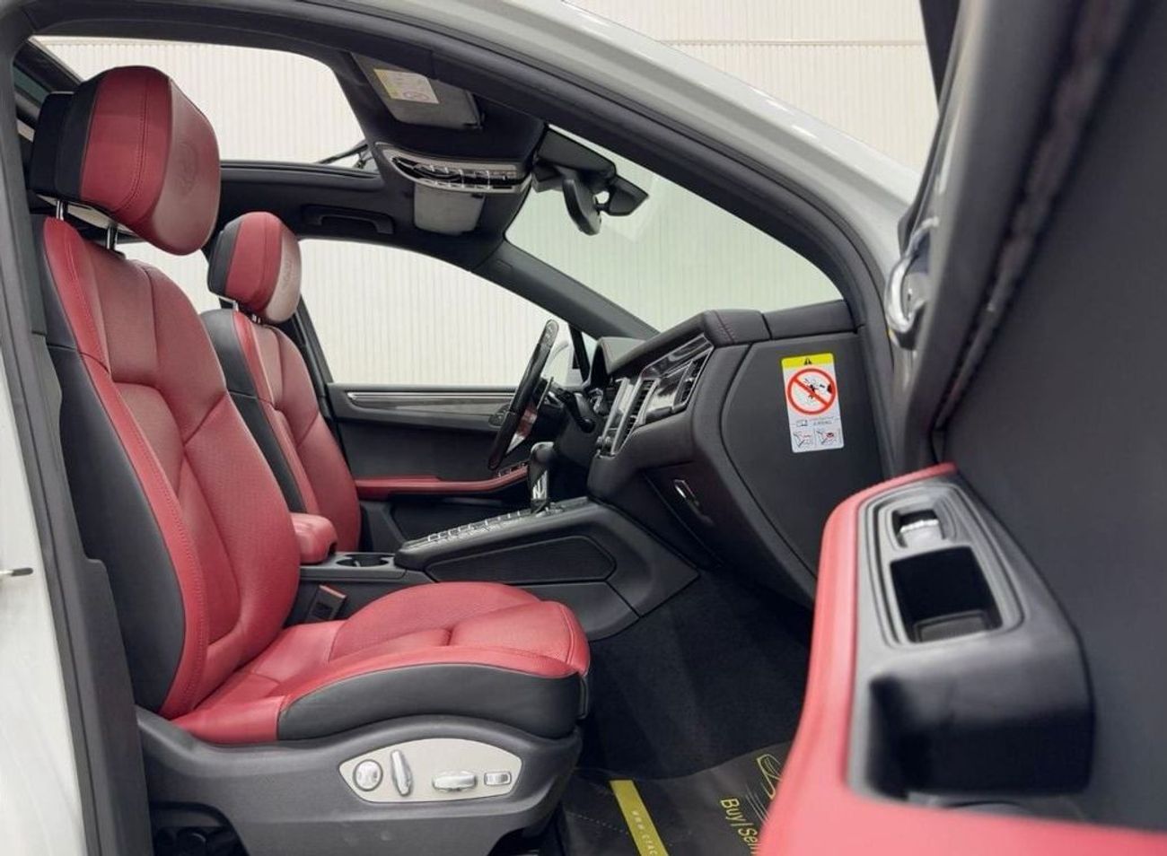 بورش ماكان GTS 3.0L (360 HP) 2017 Porsche Macan GTS, Service History, Fully Loaded, Carbon Fiber Package, GCC