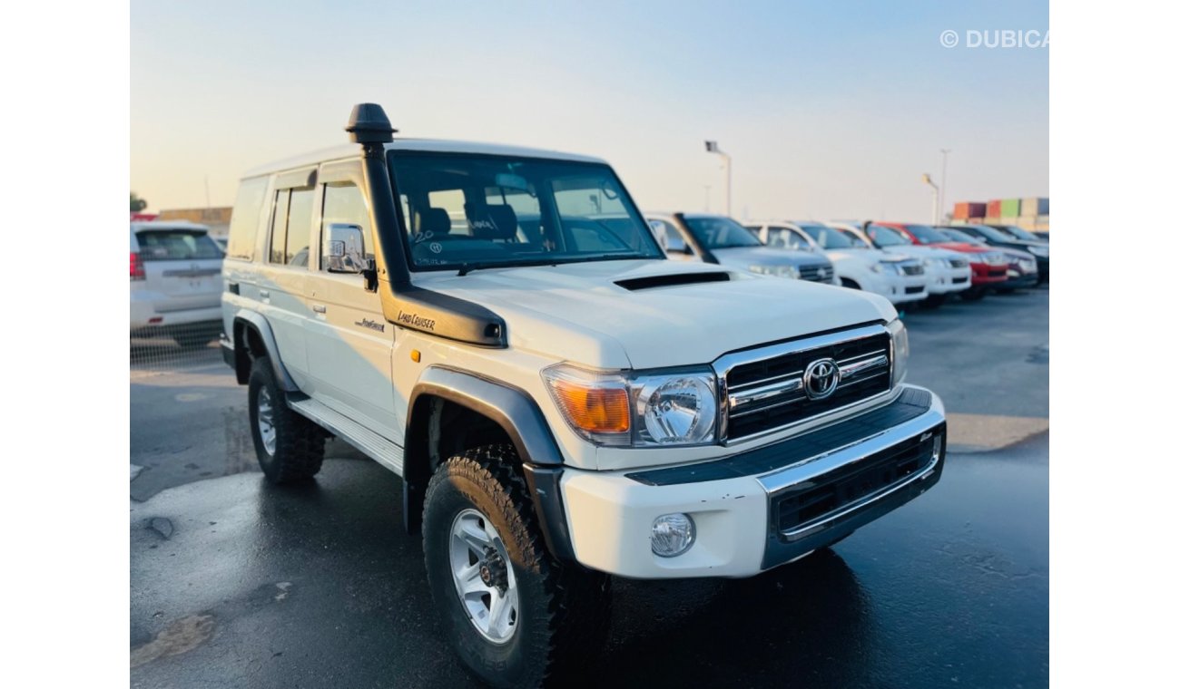 تويوتا لاند كروزر هارد توب Diesel 2008 Land Cruiser Hardtop with Sunroof