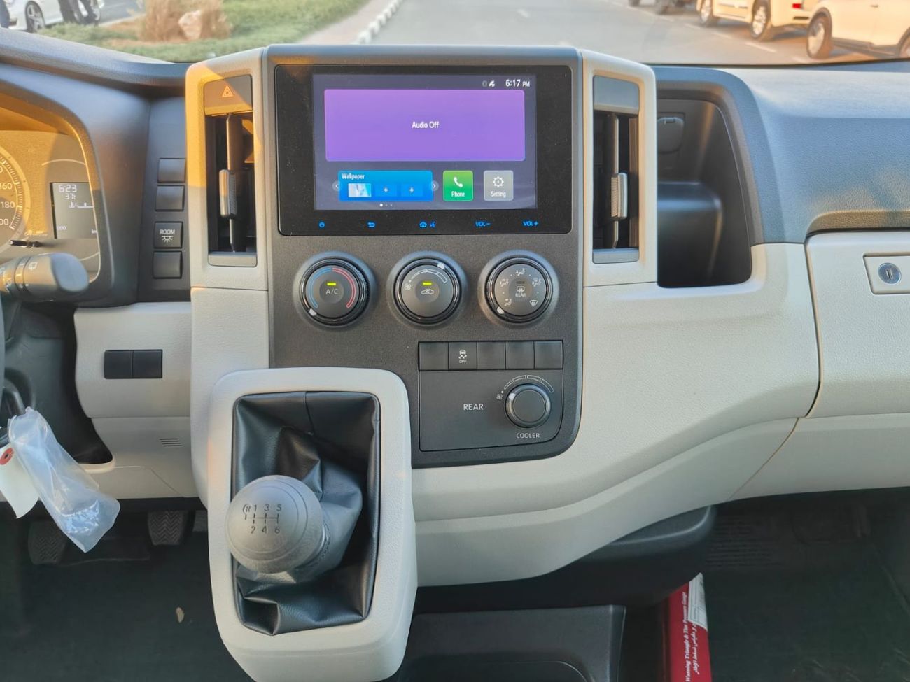 تويوتا هاياس 2026 Toyota Hiace DX 13-Seater 2.8L 4-Cyl Diesel M/T RWD (3-Point Seatbelts) Export Only