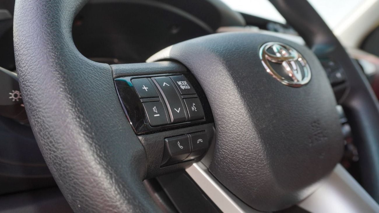 تويوتا هيلوكس GLS 2.7L AWD