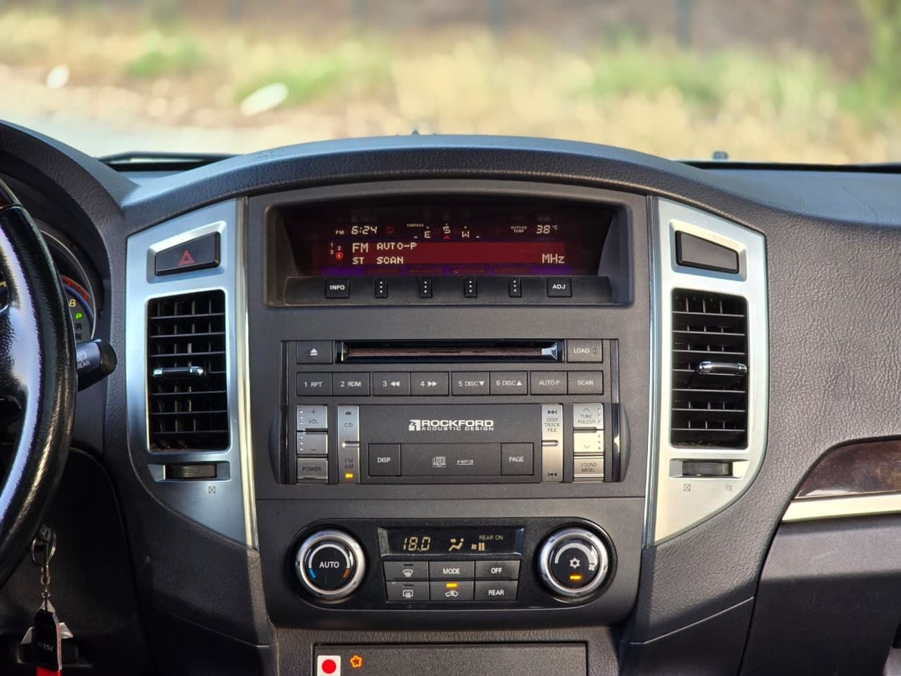 Mitsubishi Pajero GLS HIGHLINE Mitsubishi Pajero 2011 GLS 3.8L | GCC Specs | Excellent Condition | Orginal paint | Acc