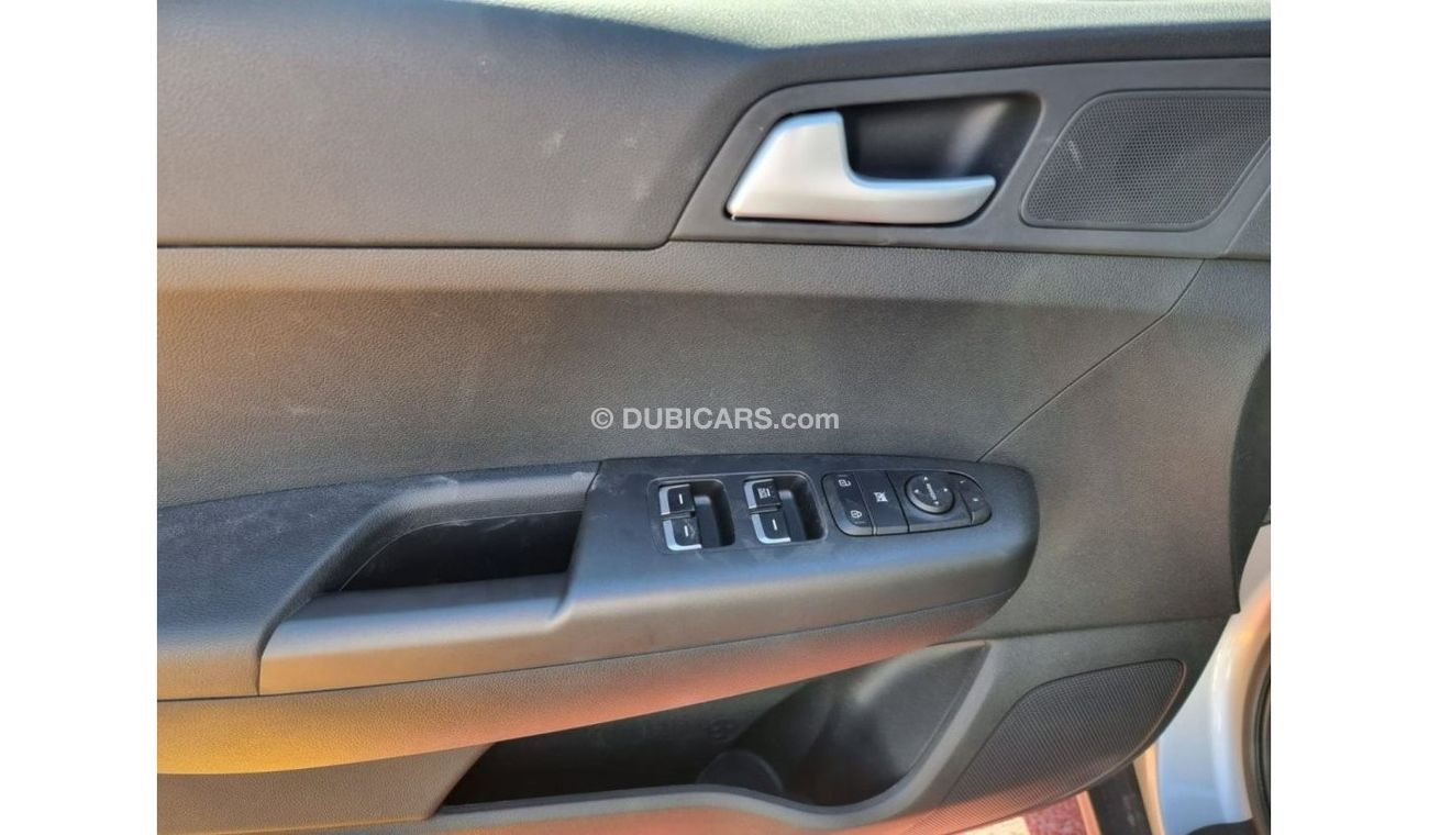 Kia Sportage KIA sportage 1.6L GCC Spec خليجي Panaromic Roof, Apple Car Play Color Silver Model 2022