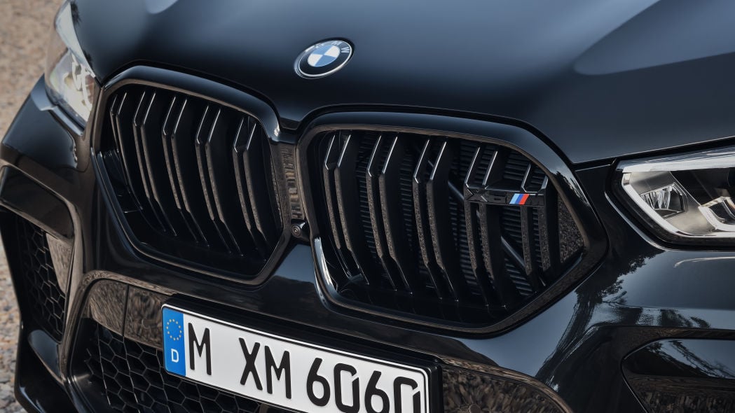 BMW X6M exterior - Front Grille