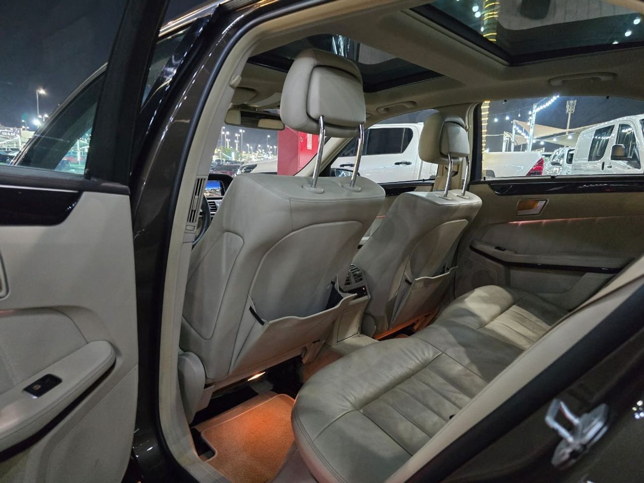 Mercedes-Benz E300 MERCEDES BENS E300 2014 GCC V6 ENGINE 3.5L clean car without accident without paint no any work requ