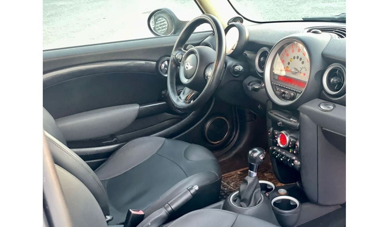 Mini Cooper S 2011 Mini Cooper Hardtop S class 1.6L V4 - 2 doors 4 seats Hatchback German Origin - 159,000 mileage