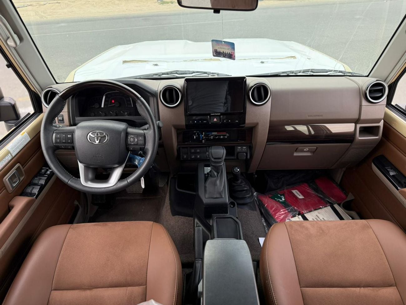 Toyota Land Cruiser 70 LX 2.8L FULL SAUDI WITH COOLING BOX AND COMPRESSOR