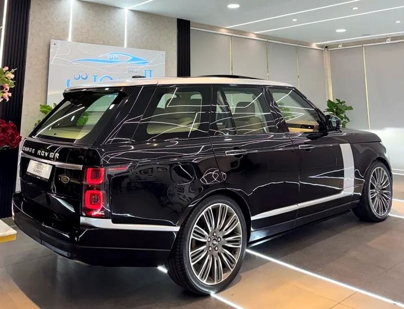 لاند روفر رينج روفر AUTOBIOGRAPHY SUPERCHARGED RR VOGUE V8 ||TOP RANGE F.S.H || GCC || FREE ACCIDENTS