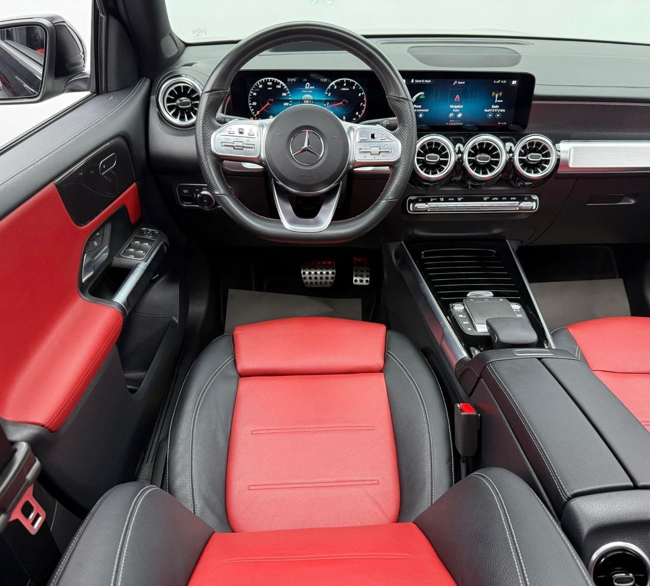 مرسيدس بنز GLB 250 4MATIC 2.0L 2022 Mercedes Benz GLB 250 4MATIC, 2027 MB Warranty + Service, Full MB Service History,