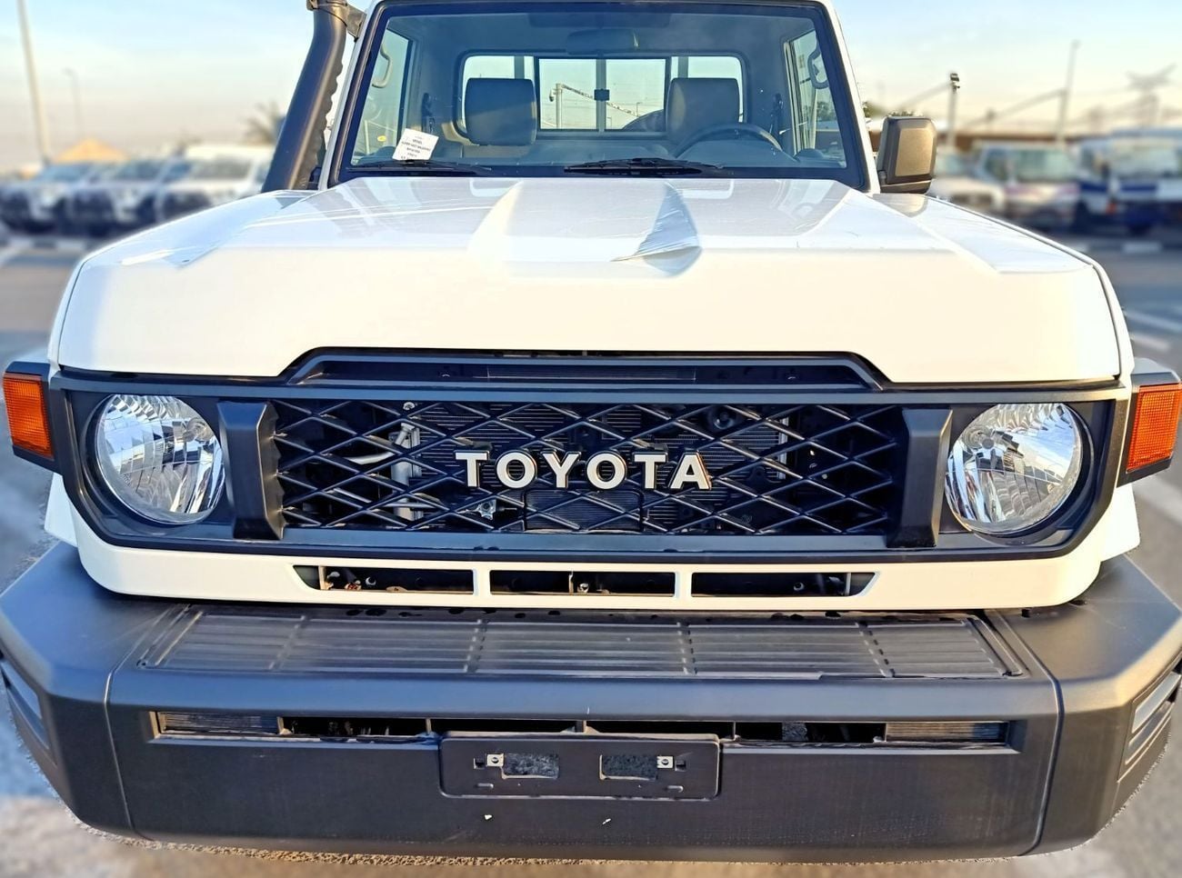 تويوتا لاند كروزر بيك آب  Diesel 4.2L 6V M/T 4*4 basic white color 2025 With No Restrictions