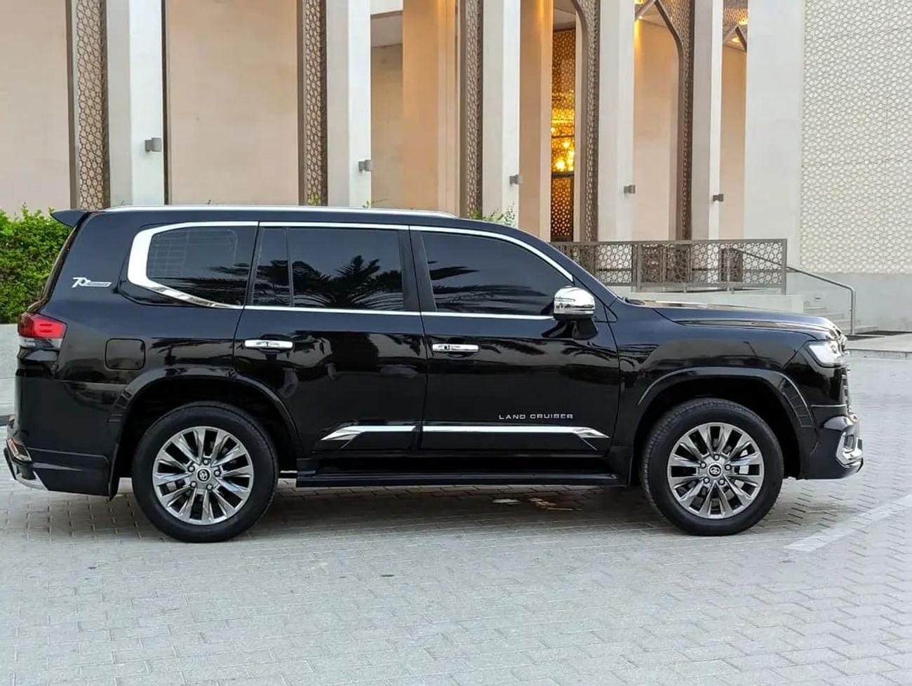 Toyota Land Cruiser GXR FACELIFTED WITH INTERIOR AND EXTERIOR V6 4.0L IN PERFECT CONDITION