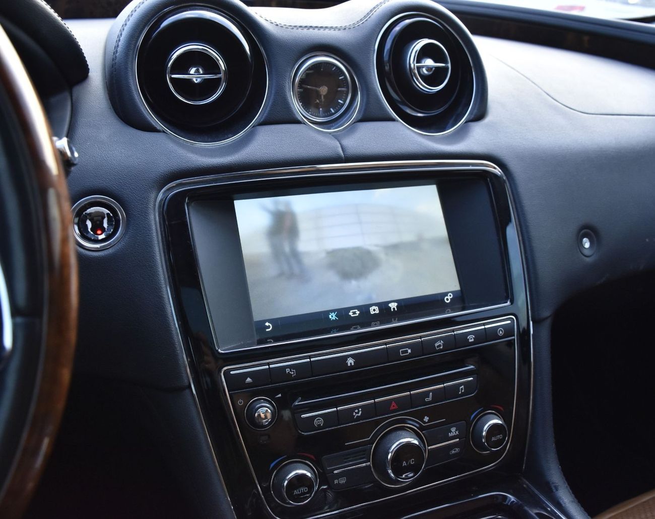 جاكوار XJ " AS IT IS " / Jaguar XJ L 3.0 ( 2016 Model ) in Blue Color GCC Specs