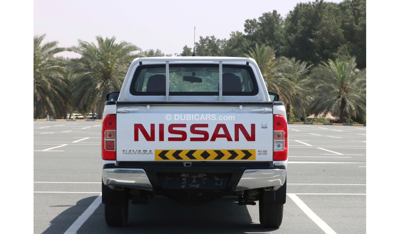 Nissan Navara 2019 | SE | 4X4 PETROL | DOUBLE CABIN | WITH GCC SPECS AND EXCELLENT CONDITION