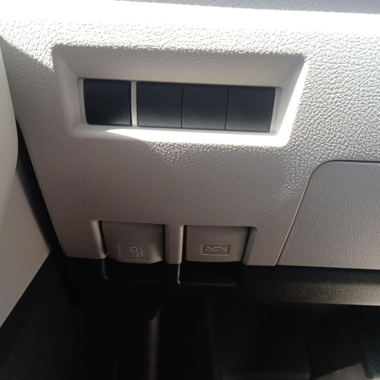 تويوتا هاياس GL TOYOTA HIACE HIGH ROOF 2.8L DSL AT 13-SEATER