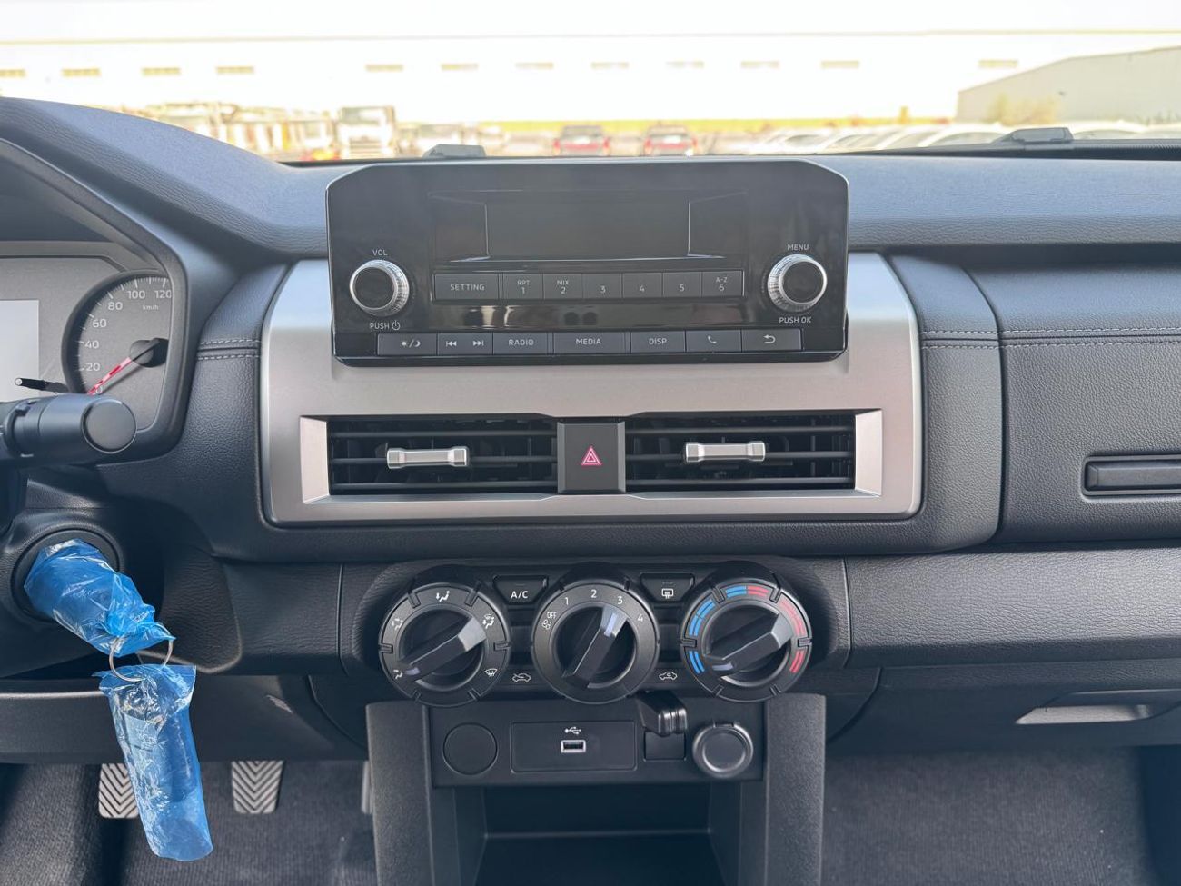 Mitsubishi L200 MITSUBISHI L200 Petrol Double Cabin 4WD 5MT 2.5L GLX_Basic Option_Bronze