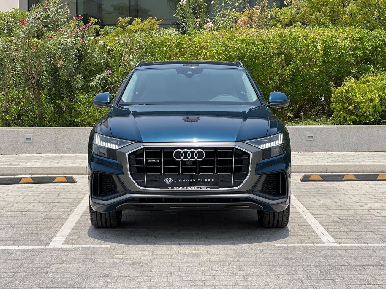 Audi Q8 55 TFSI quattro S-Line 3.0L (336 HP)